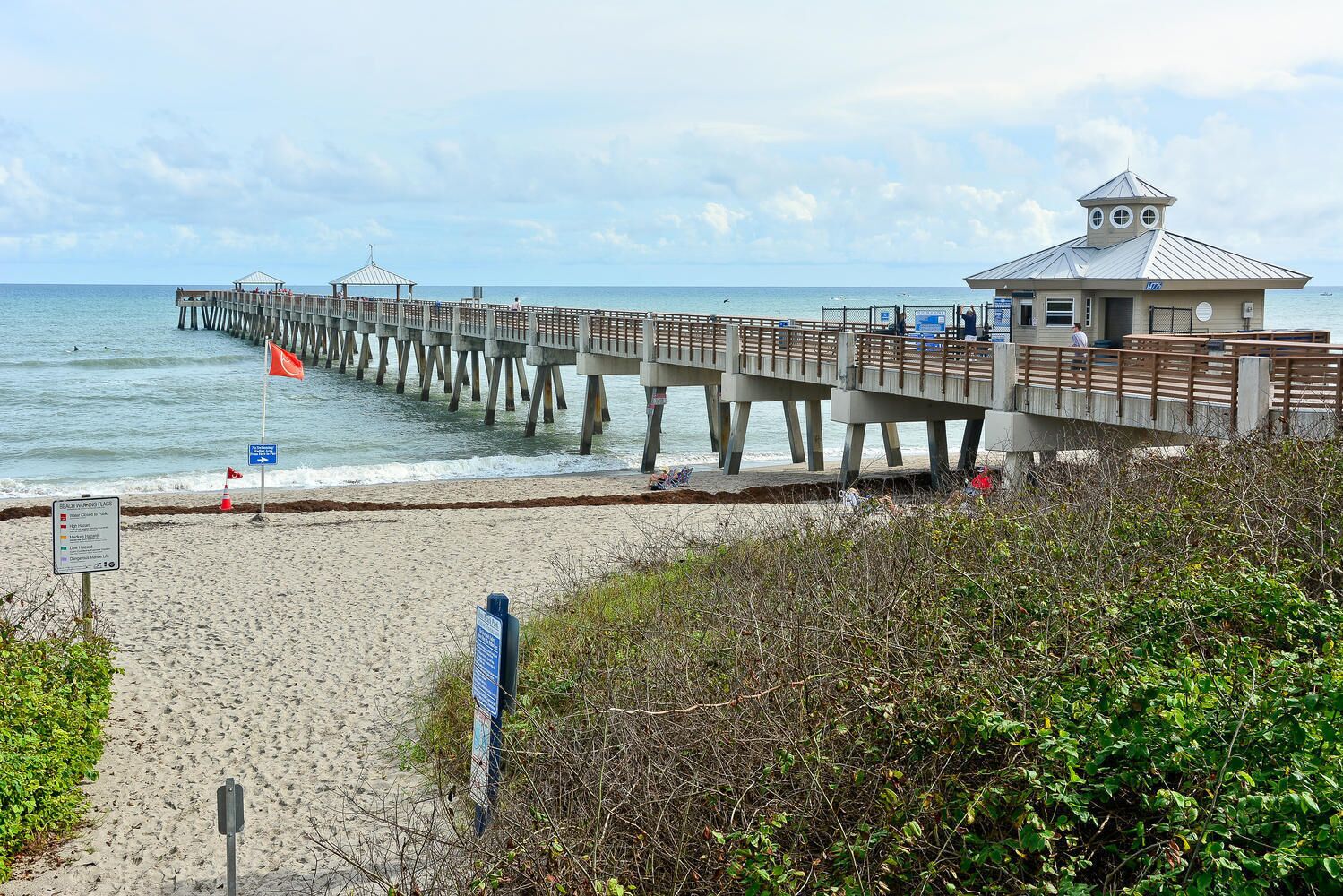Discover Your Jupiter Beach Retreat: Luxury and Comfort Steps from the Sand