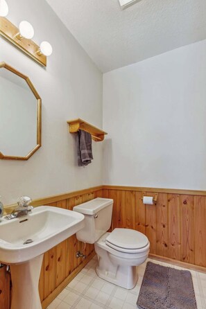 Shower, hair dryer, towels - Lakeside Condo #17 3BR 3BA Timberlane Resort (Park Rapids)