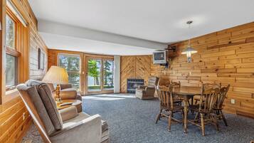 Télévision, cheminée