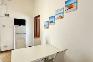 Unclassified image, 3 of 3, button