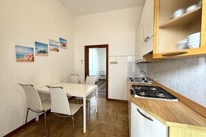 Unclassified image, 3 of 7, button