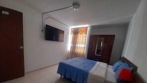 A bedroom with a bed, a TV, a wardrobe, and a red lamp. - Hotel Mi Secreto (Arequipa)