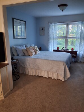 1 bedroom, desk, iron/ironing board, free WiFi - Apple Mountain Retreat (Linden)