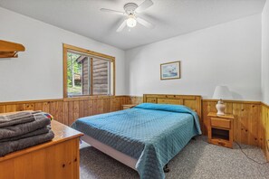 4 bedrooms, iron/ironing board, travel cot, free WiFi