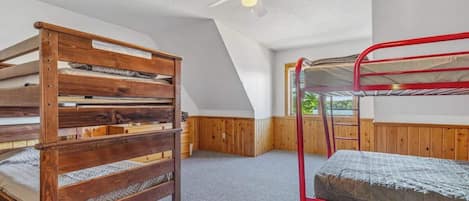 4 habitaciones, tabla de planchar con plancha y cuna de viaje