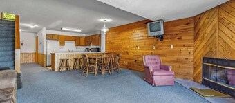 Lakeside Condo #16 4BR 3BA Timberlane Resort
