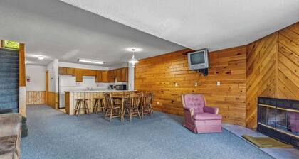 Lakeside Condo #16 4BR 3BA Timberlane Resort