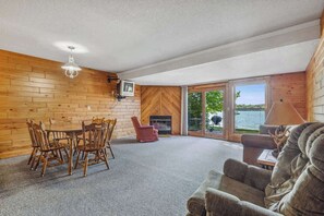 TV, fireplace - Lakeside Condo #16 4BR 3BA Timberlane Resort (Park Rapids)