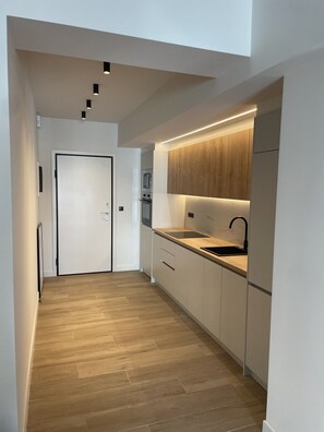 Fridge, microwave, dishwasher, coffee/tea maker