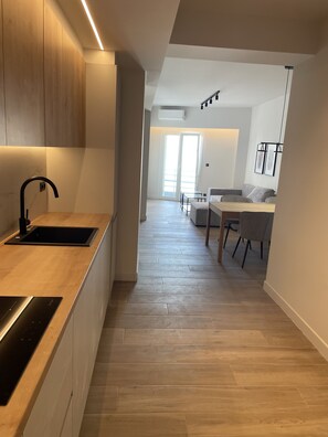 Fridge, microwave, dishwasher, coffee/tea maker