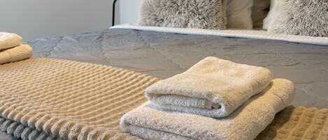 2 dormitorios, tabla de planchar con plancha, cuna de viaje y wifi