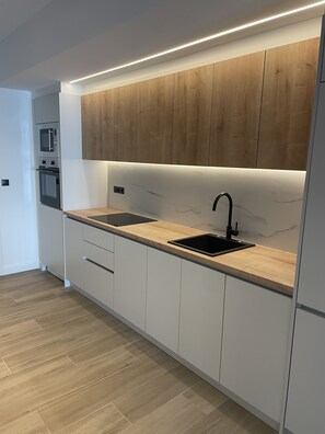 Fridge, microwave, dishwasher, coffee/tea maker
