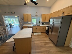 Microwave, dishwasher - The Beach House (Port St. Lucie)