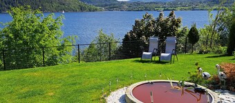 "Bergen Sunrise" Studio apartment on the Fjord.
Self check in; 1 free parking. 