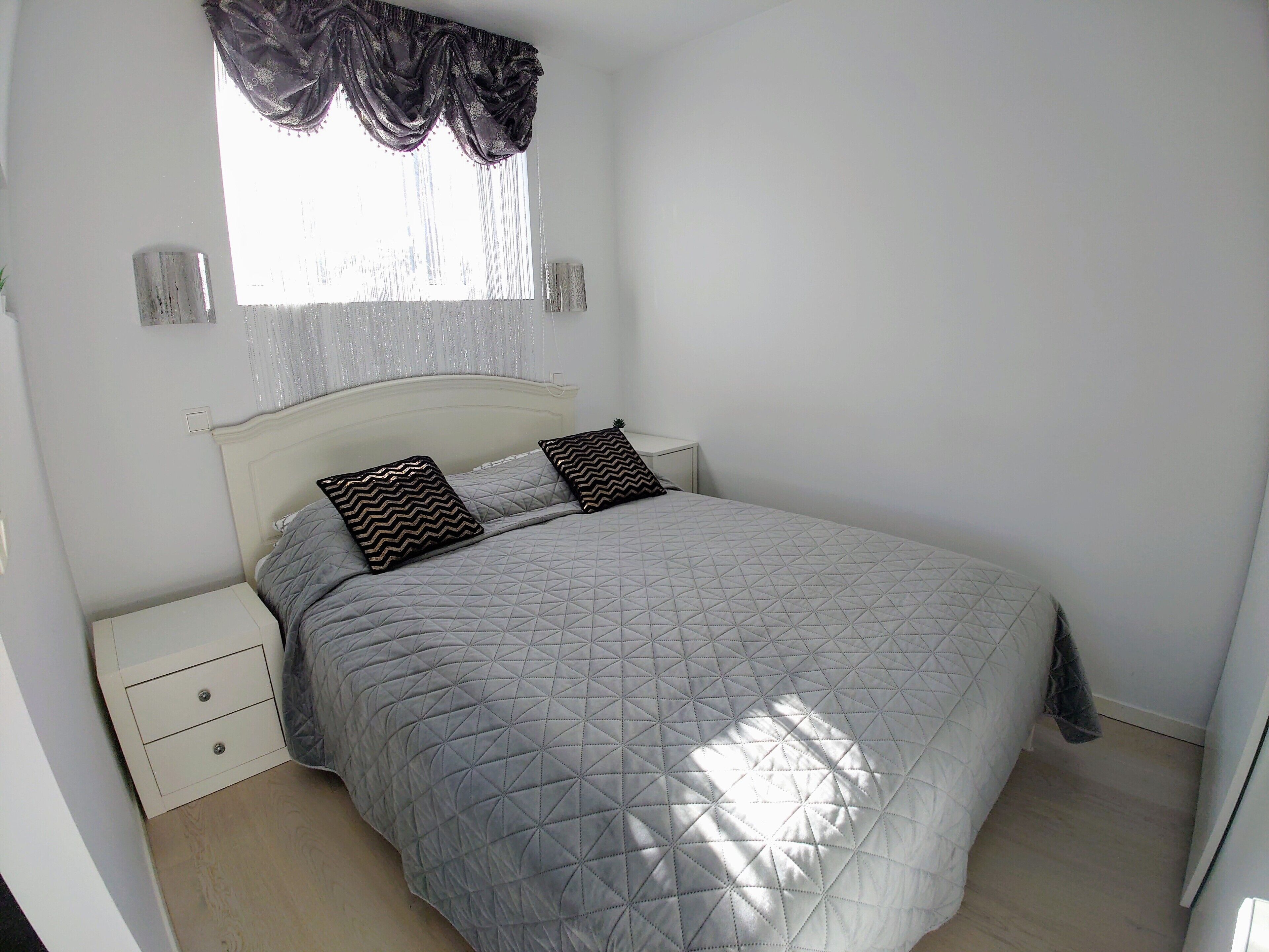 1 habitación, tabla de planchar con plancha, wifi y ropa de cama 