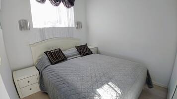 1 habitación, tabla de planchar con plancha, wifi y ropa de cama