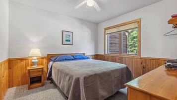 4 bedrooms, iron/ironing board, travel cot, free WiFi