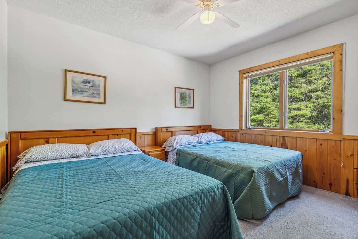 4 bedrooms, iron/ironing board, travel cot, free WiFi