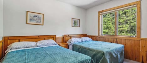 4 bedrooms, iron/ironing board, travel cot, free WiFi