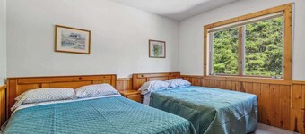 Lakeside Condo #15 4BR 3BA Timberlane Resort