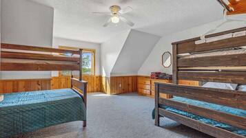 4 bedrooms, iron/ironing board, travel crib, free WiFi