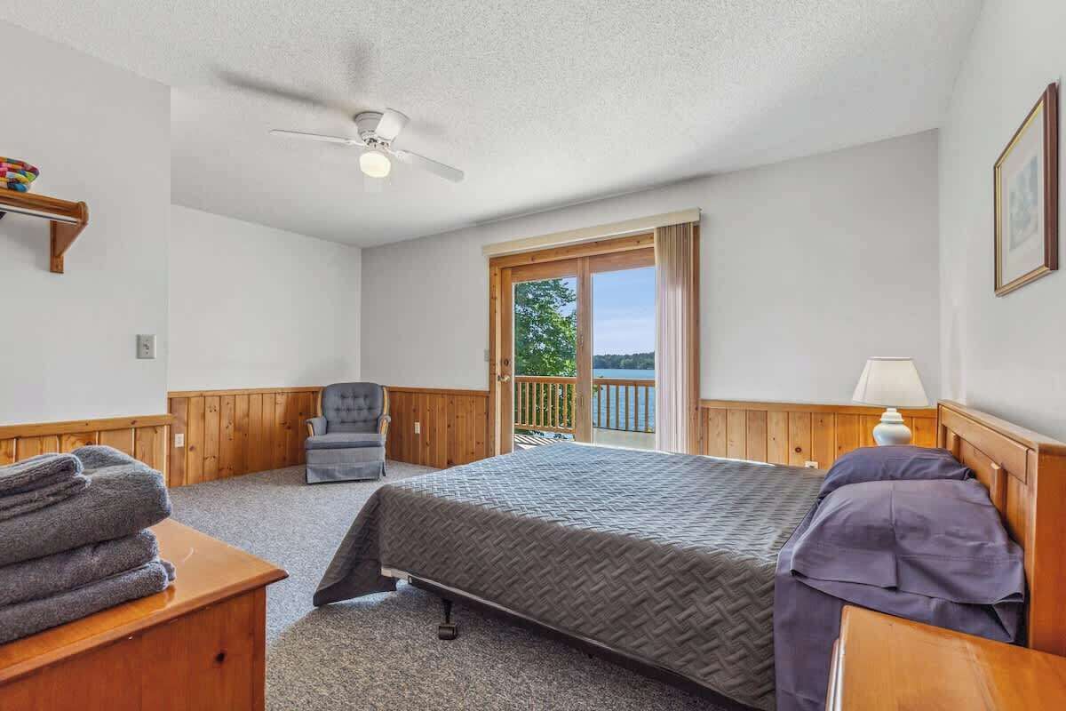 4 bedrooms, iron/ironing board, travel crib, free WiFi