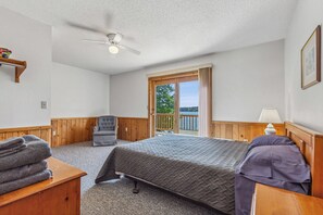 4 bedrooms, iron/ironing board, travel cot, free WiFi