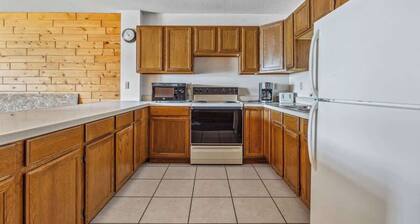 Lakeside Condo #15 4BR 3BA Timberlane Resort