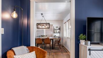 Smart TV, computer monitors