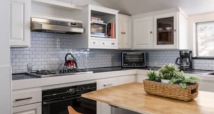 NEW! Steps to Main St Park City + Hot Tub w/ View of Ski Runs