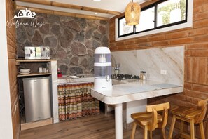 Fridge, microwave, oven, stovetop - Enchanting Studio With WiFi in Cotacachi, Ecuador (Cotacachi)