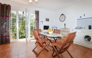 Dining - Stunning home in AFA with WiFi (AFA)