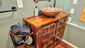 A wooden vanity with a bowl sink, a mirror, and a towel rack with towels. - Private Cabin, Breakfast, Dbl Tub, 75`TV, Kayak, WD, BBQ (West Point)