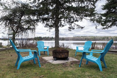 Lakeside Therapy waterfront cottage on Lac Cayamant