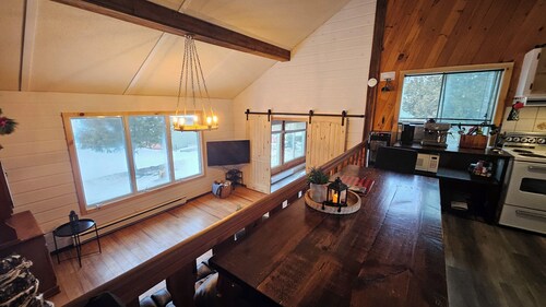 Lakeside Therapy waterfront cottage on Lac Cayamant