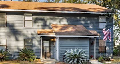 Waterfront – 3 Min to Parris Island Sleeps 6 Stunning Views