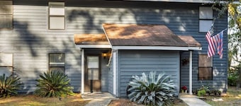 Waterfront – 3 Min to Parris Island Sleeps 6 Stunning Views
