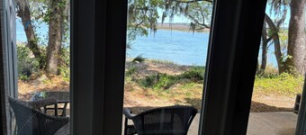 Waterfront – 3 Min to Parris Island  Sleeps 6  Stunning Views