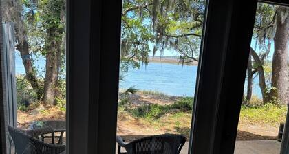 Waterfront – 3 Min to Parris Island Sleeps 6 Stunning Views