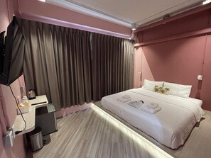 Habitación, 1 cama de matrimonio grande, no fumadores, baño privado | Wifi gratis y ropa de cama