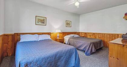 Lakeside Condo #14 3BR 3BA Timberlane Resort