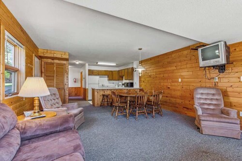 Lakeside Condo #14 3BR 3BA Timberlane Resort
