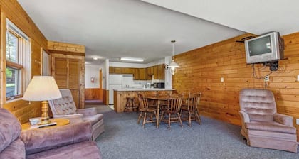 Lakeside Condo #14 3BR 3BA Timberlane Resort