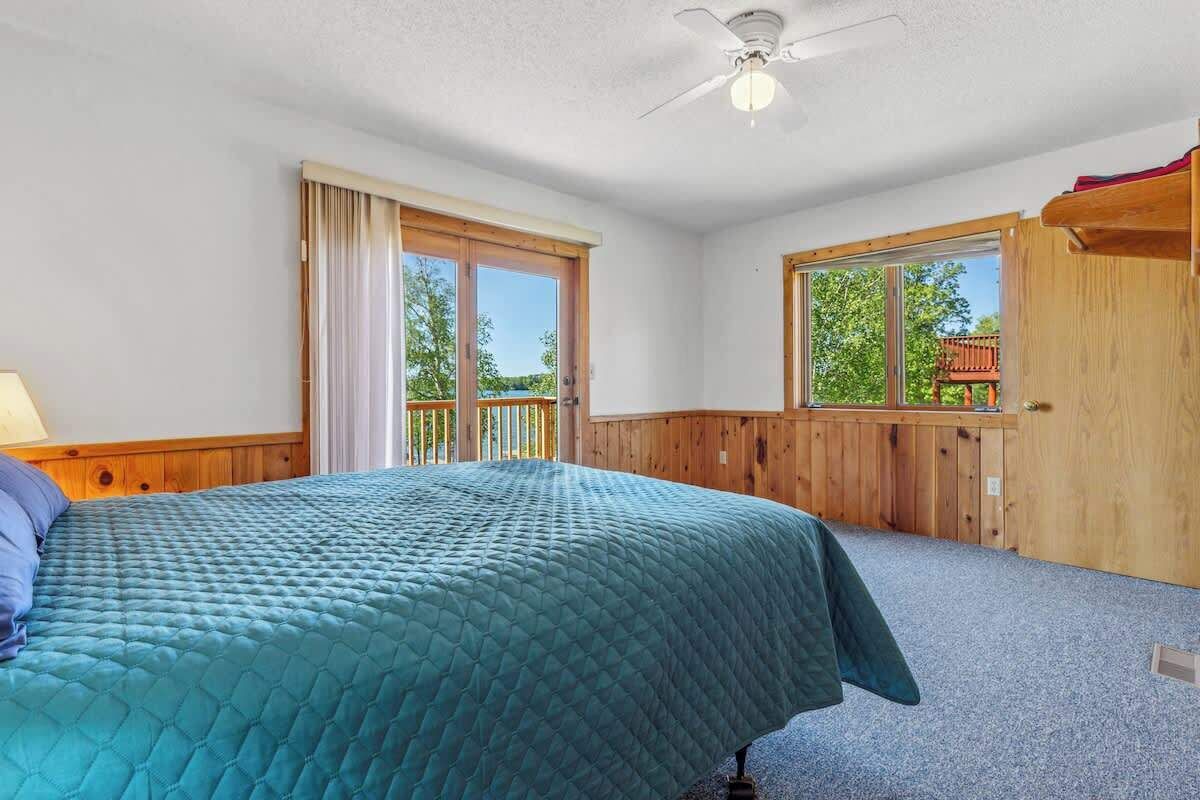 3 bedrooms, iron/ironing board, travel cot, free WiFi