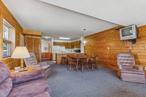 Televisión y chimenea 