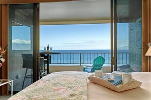Iron/ironing board, WiFi, bed sheets - Direct oceanfront Studio in Kaanapali, Maui (Lahaina)
