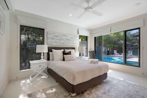 5 bedrooms, desk, iron/ironing board, free WiFi - Absolute beachfront property. Walk out the back gate straight to the beach. (Noosa)