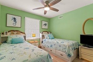 3 bedrooms, desk, iron/ironing board, WiFi
