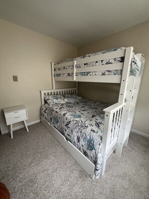 3 bedrooms, iron/ironing board, free WiFi