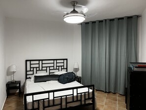 4 bedrooms, desk, iron/ironing board, free WiFi